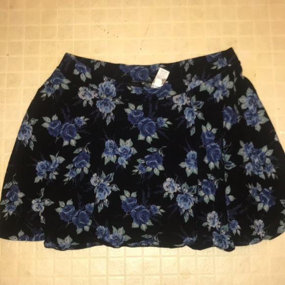 LC Lauren Conrad Dresses & Skirts - Black Circle Skirt with Floral Blue Pattern